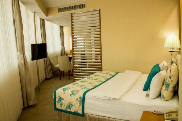 Yol Is Holiday Adana Otel image 11