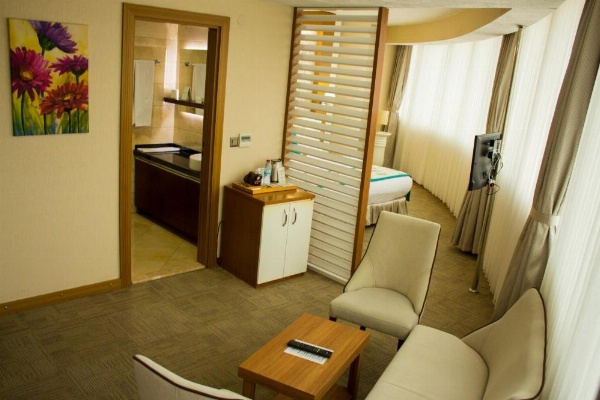 Yol Is Holiday Adana Otel image 9